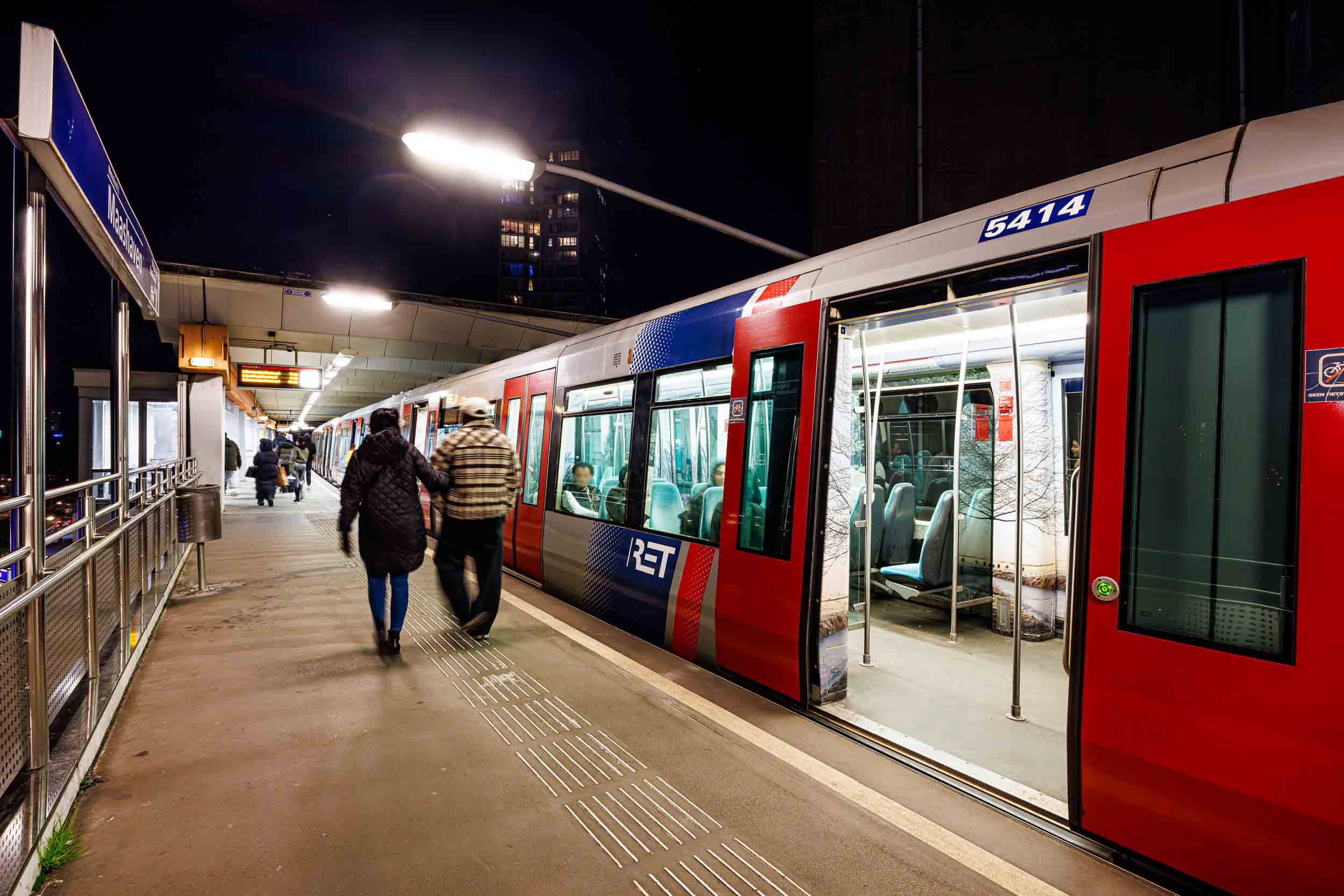 LED in metro